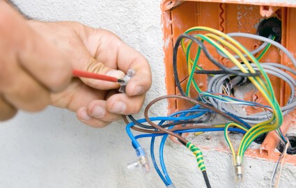 Comment effectuer le câblage dans la maison - instructions étape par étape