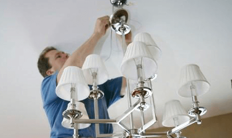 Come appendere un lampadario al soffitto?