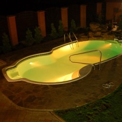 Jaké by mělo být osvětlení bazénu - 15 fotografií nápadů