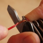 Ordnungsgemäße Verwendung eines Elektriker-Messers