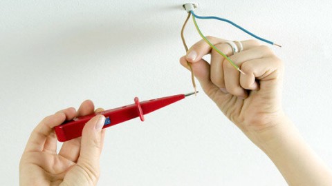 How to use the indicator screwdriver?