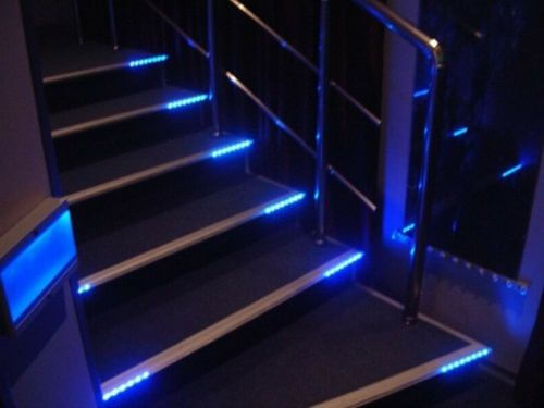 LED osvetlenie schodiska v dome