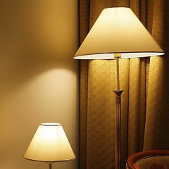 Suggerimenti per la scelta di una lampada da terra per la casa