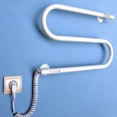 Elektrinio šildomo rankšluosčių laikiklio įrengimo vonioje ypatybės