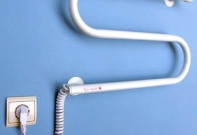 Merkmale der Installation eines elektrisch beheizten Handtuchhalters im Badezimmer