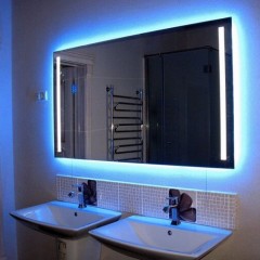 Gör LED-spegelbelysning i badrummet