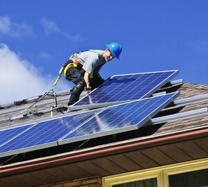 Saulės baterijų įrengimo jūsų namuose rekomendacijos