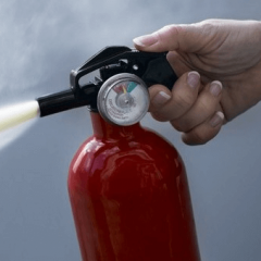 Jaké hasicí přístroje se používají k hašení elektrického vedení?
