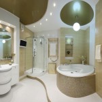 Salle de bain spacieuse en zigzag