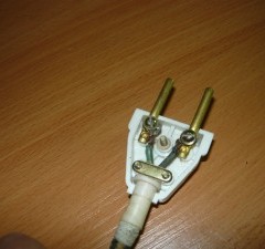 Anweisungen zum Ersetzen des elektrischen Steckers