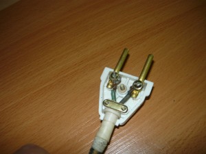 Anweisungen zum Ersetzen des elektrischen Steckers