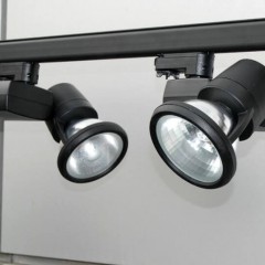 Kako instalirati i povezati svjetla sa staze