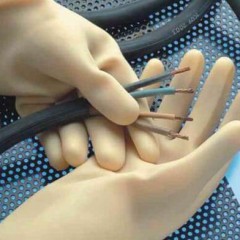 K čemu jsou požadované dielektrické rukavice a jak jsou testovány?