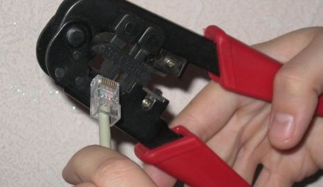 Kako presovati mrežni kabel?