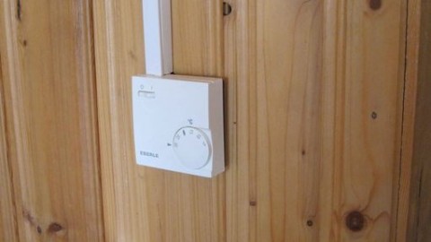 Kaip prijungti termostatą prie infraraudonųjų spindulių šildytuvo?
