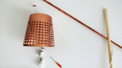 Workshop o výrobe stojacej lampy z improvizovaných prostriedkov