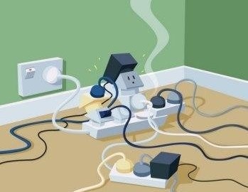 Co je přetížení elektrické sítě a co je nebezpečné?