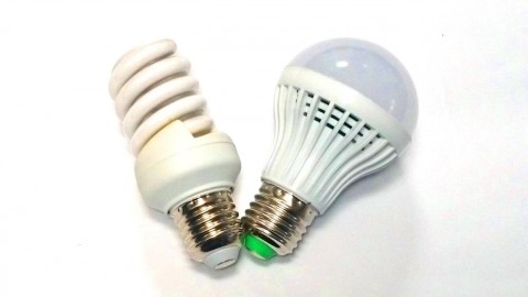 Vilket är bättre: LED-lampor eller energisparande?