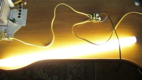 דיאגרמות חיווט של מנורות פלורסנט ללא משרן ומתנע